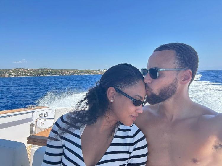 开云APP-夸梅diss库嫂：库里退役后她肯定会离开 阿耶莎就是这种人