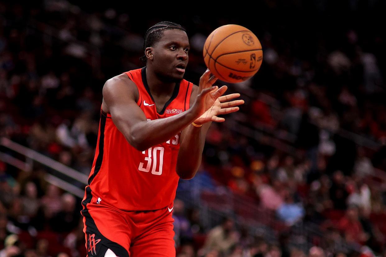 开云体育下载-年薪仅1060万！火箭神射轰19+7+10+6+2，季后赛对决，他决定上限