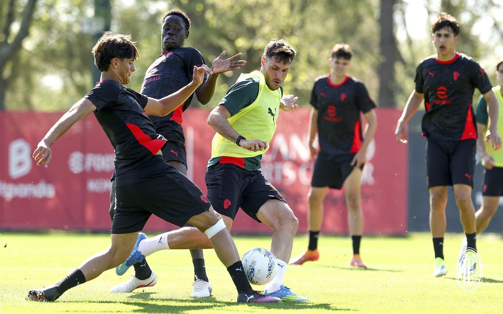 kaiyun-跟队记者：米兰部分球员和预备队进行了一场训练赛